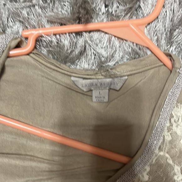 Laura Ashley large beautiful tank - Picture 3 of 3